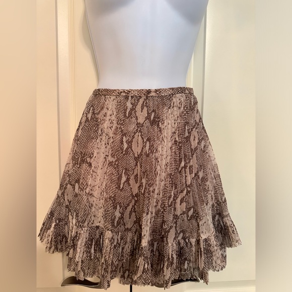 Banana Republic Dresses & Skirts - Banana Republic pleated tiered mini skirt size 8